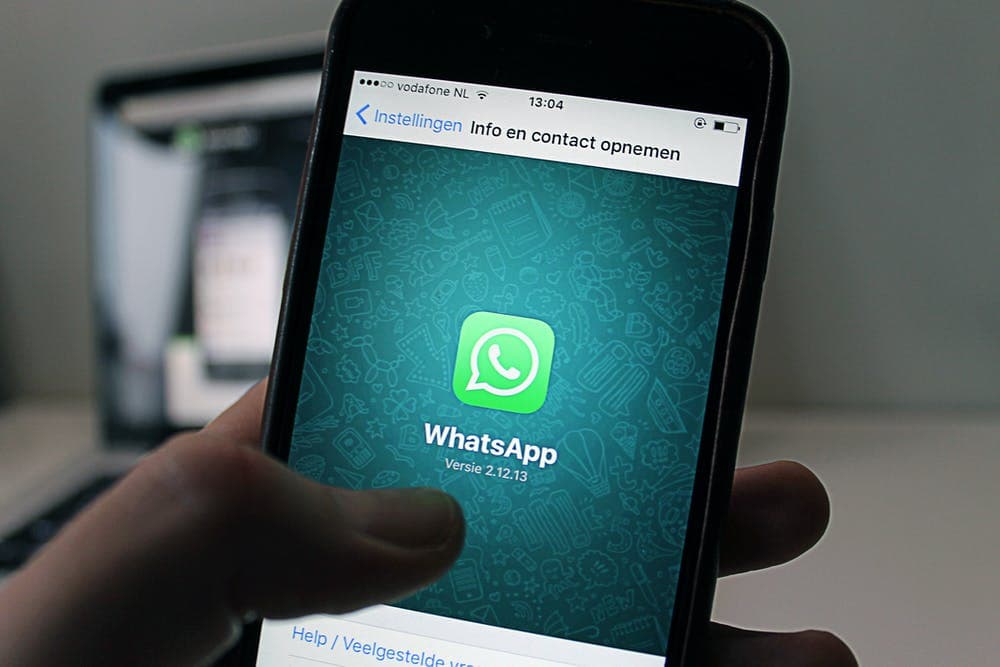 Cara Membuat Stiker di WhatsApp - Best Seller Gramedia